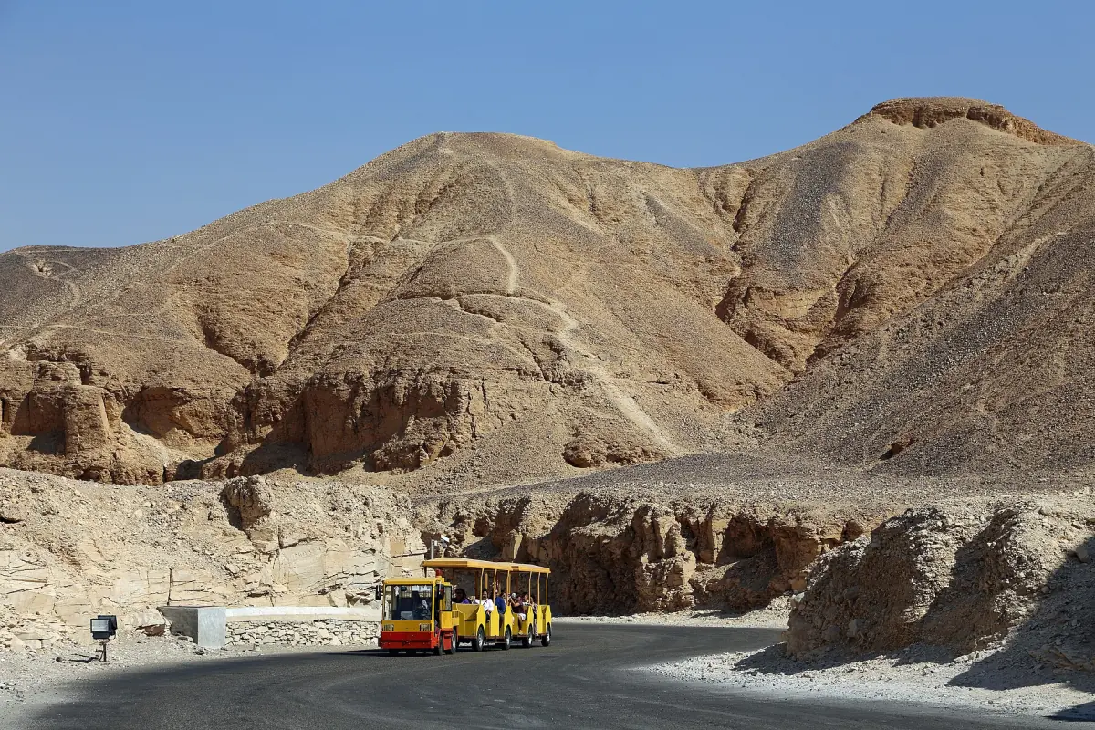 The electric tram and the valley road